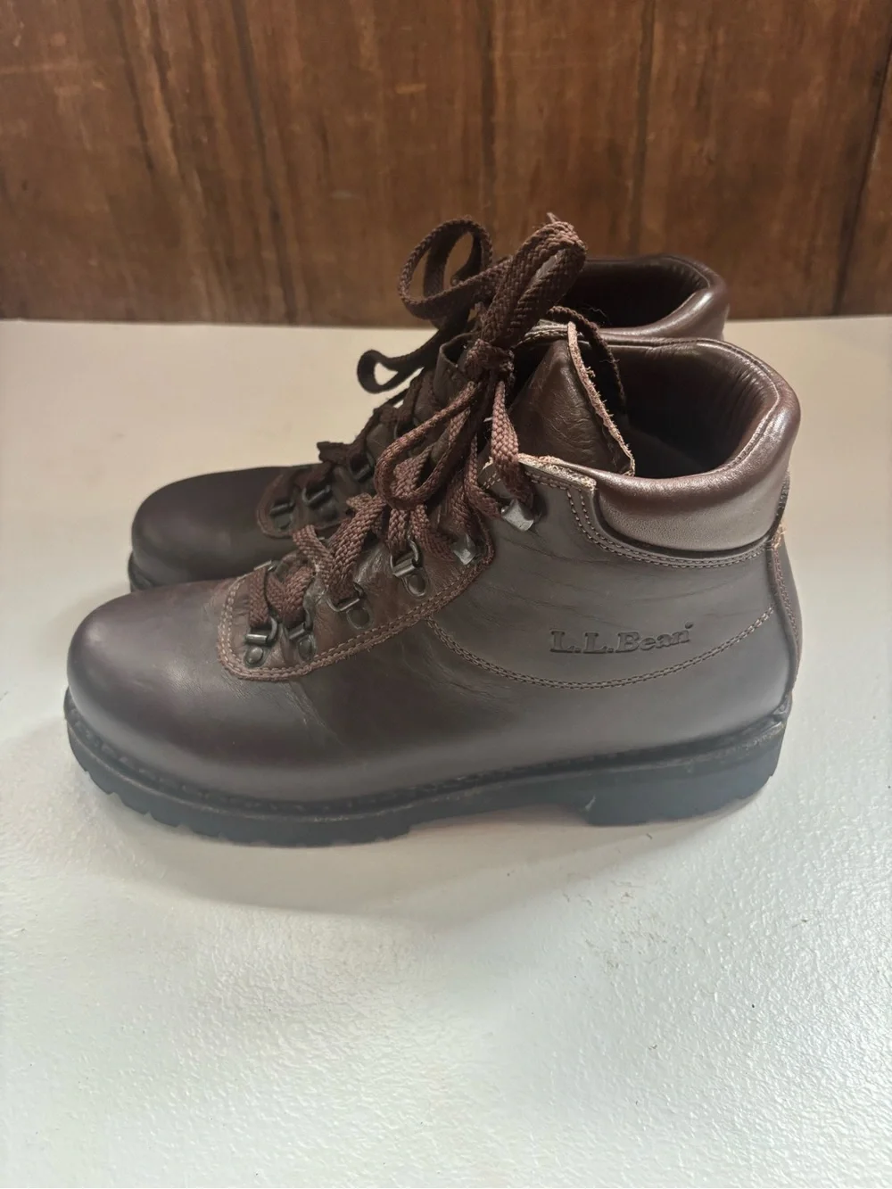 L.L.Bean hiking boots brown leather vibram sole size 8
